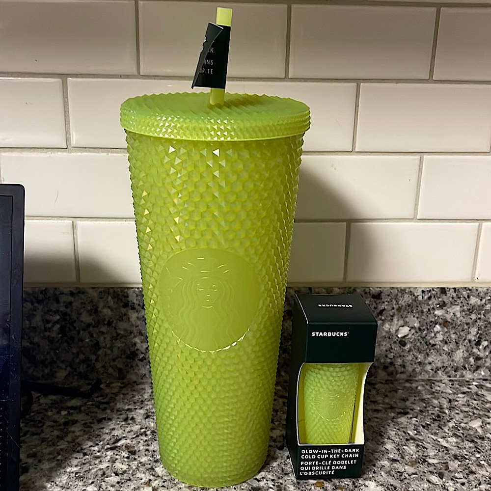 NWT Starbucks’ Glow in the dark studded green venti cup and key chain!